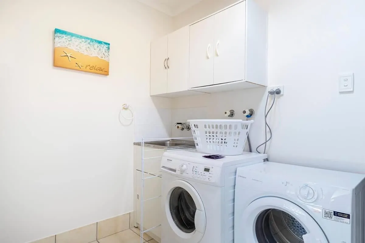 Hidden Gem At Mudjimba - Walk To Cafes & Surf Beach