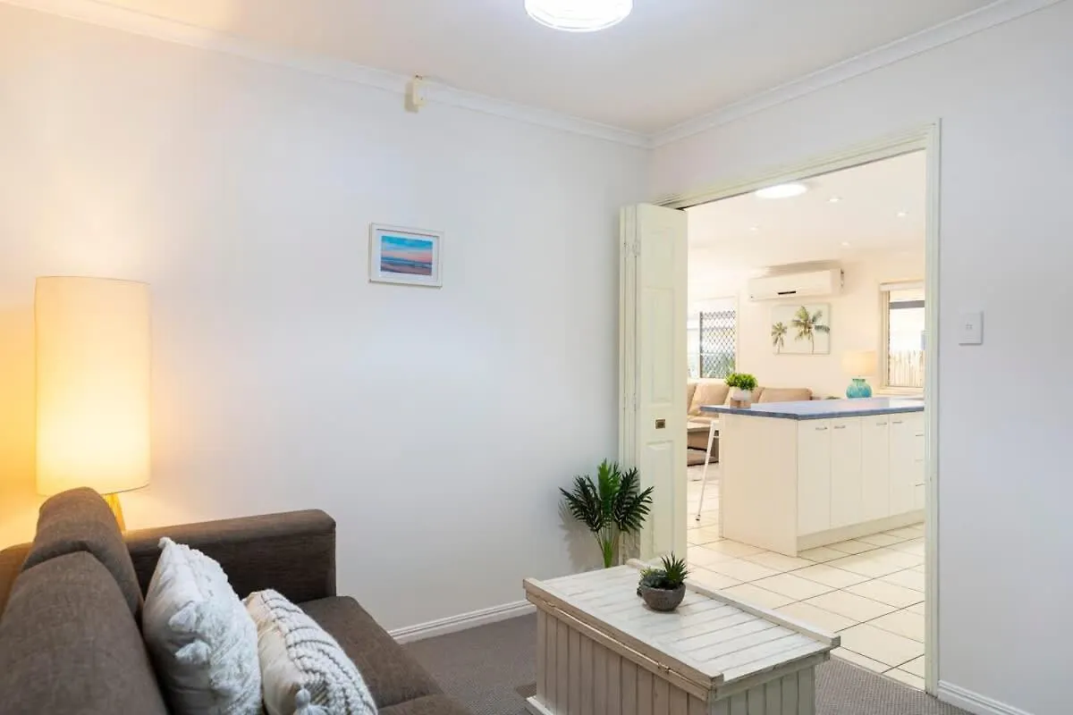 Hidden Gem At Mudjimba - Walk To Cafes & Surf Beach 0*,  Austrália