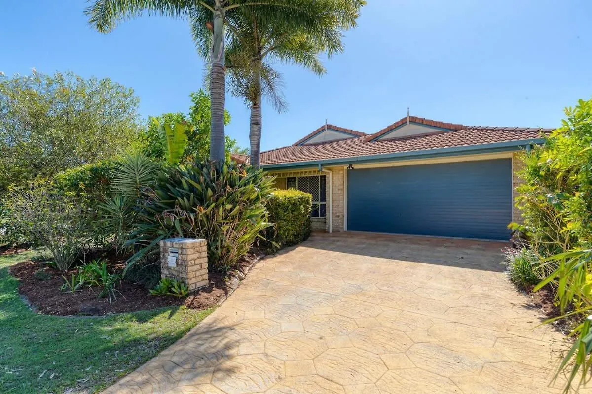 Hidden Gem At Mudjimba - Walk To Cafes & Surf Beach